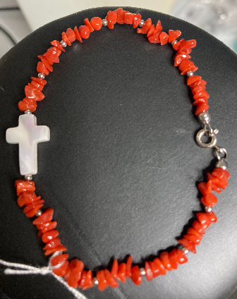 Bracelet en corail & croix en nacre